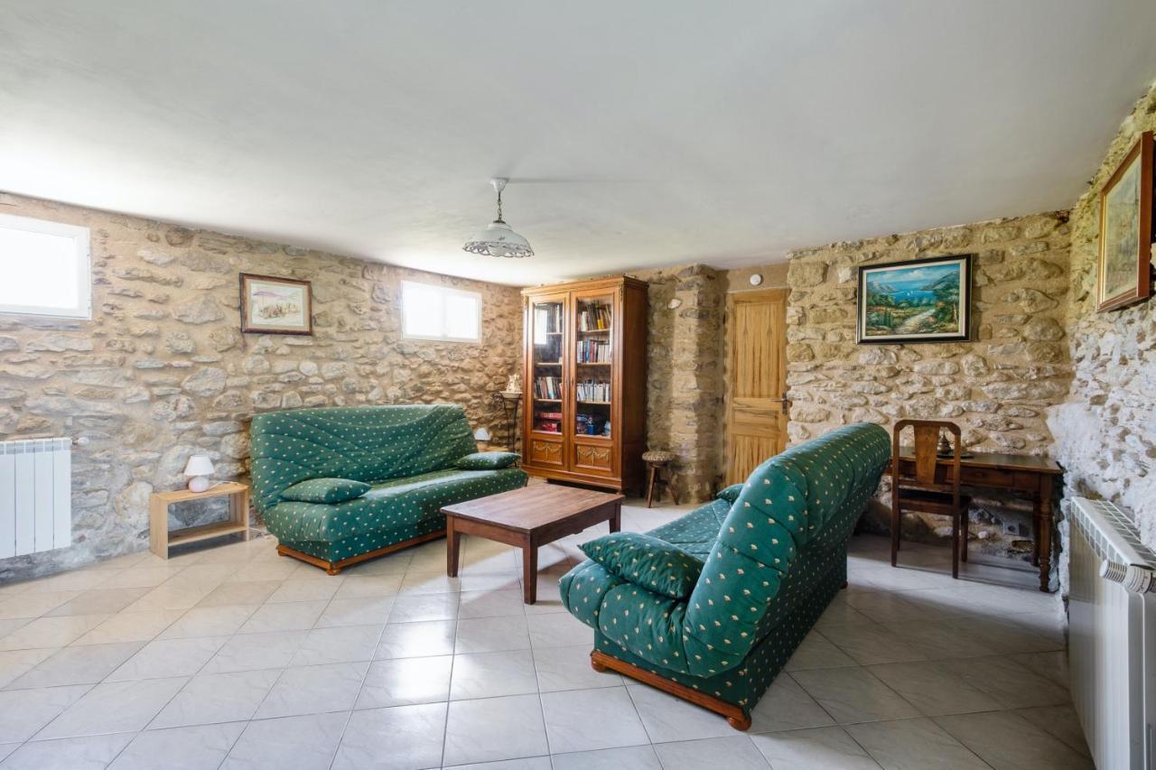 Villa Charmante A La Tour-D'Aigues Avec Piscine Privee Exterior photo