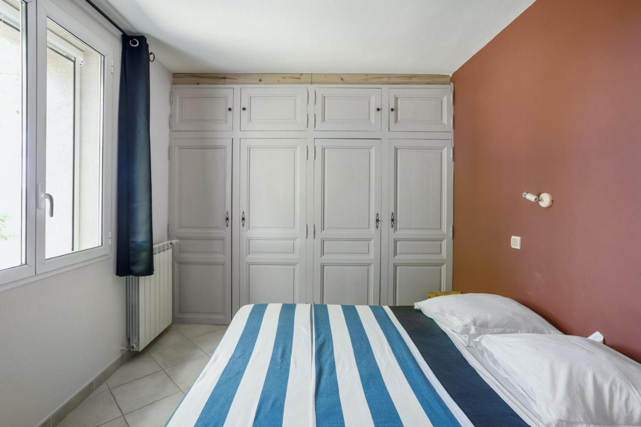 Villa Charmante A La Tour-D'Aigues Avec Piscine Privee Exterior photo